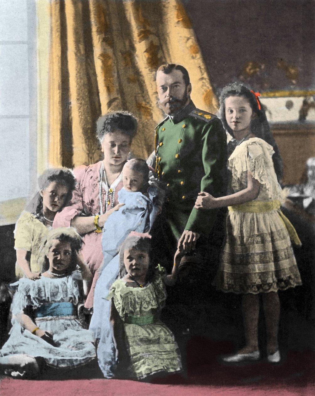 ロシア皇帝ニコライ2世（1868-1918）の家族写真 - 1904-1905年頃撮影 作： ロシアの写真家