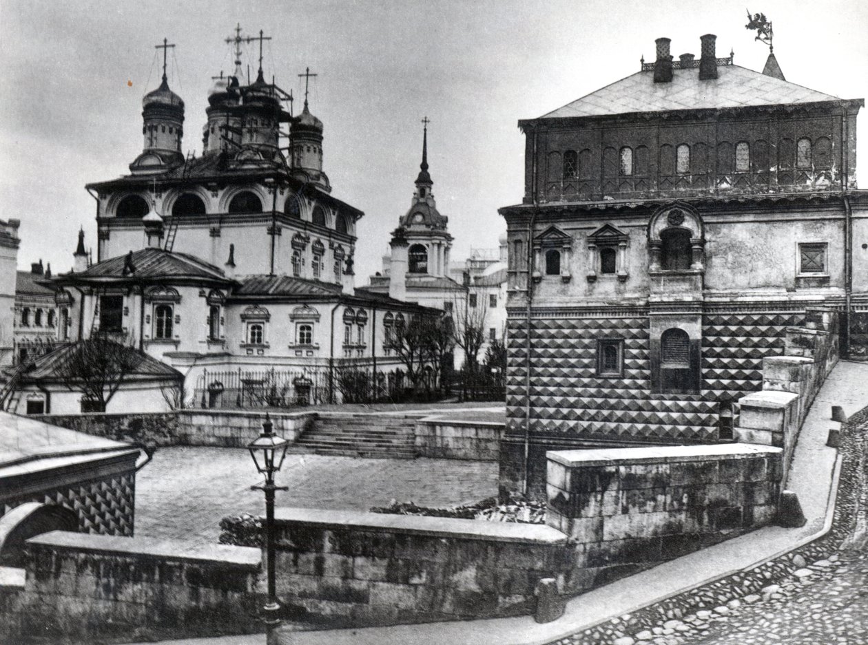 サインの修道院にあるロマノフボイヤールの家とモスクワのサインの大聖堂 作： ロシアの写真家