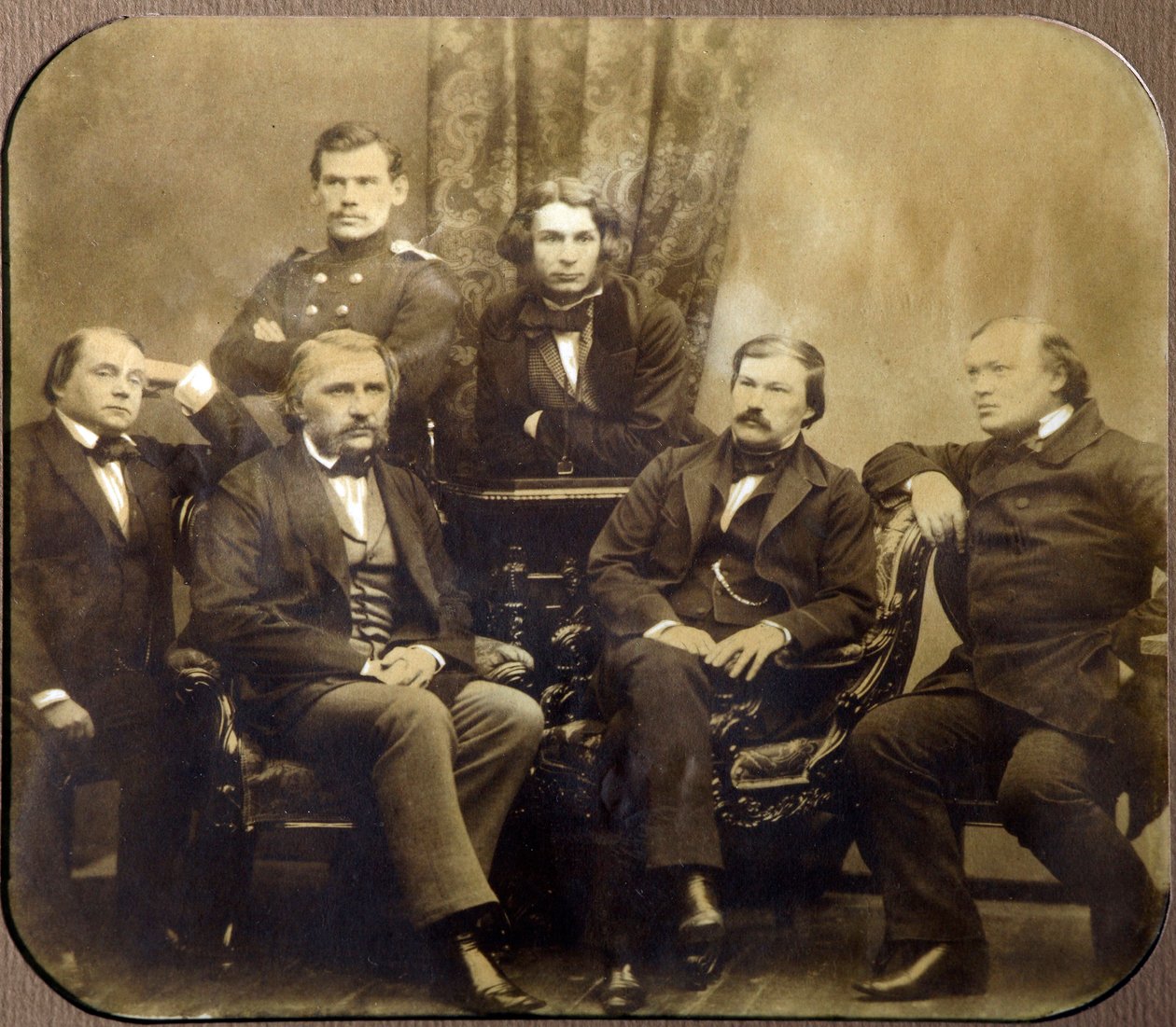 Leon Tolstoi (1828-1910) et Dmitri Grigorovitch (1822-1900) - アシス、Ivan Alexandrovitch Gontcharov (1812-1891)、Ivan Sergeyevich Tourgueniev (Turgenev、Tourguenieff ou Tourgueneff) (1818-1883)、Alexander Vasilievich Drushinin (Druzhinin) ( 1824-1864) 他 作： ロシアの写真家