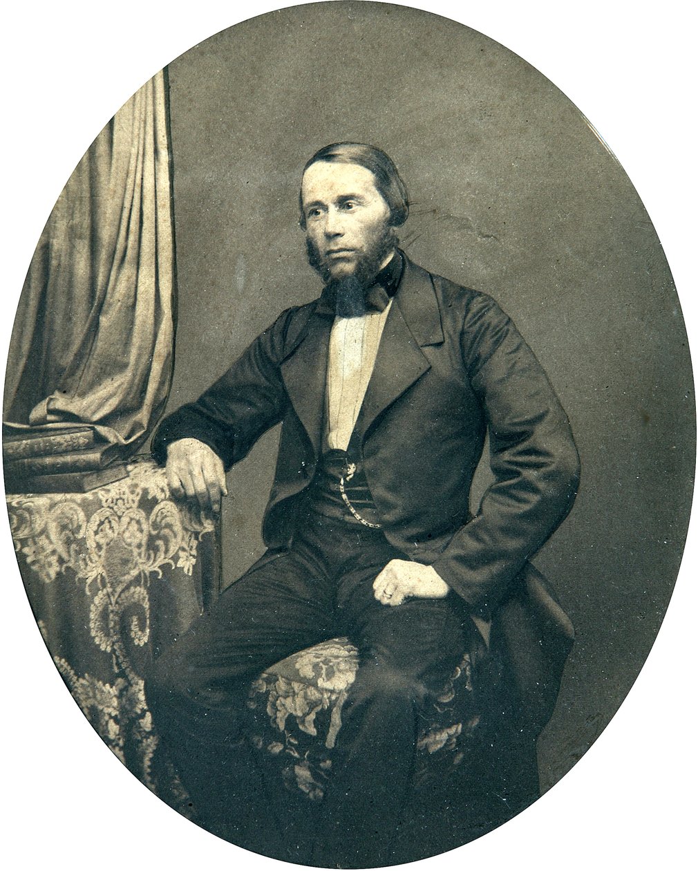 文献学者で言語学者のヤコフ・K・グロス (1812-1893) の肖像。 アルブミンの写真 作： ロシアの写真家