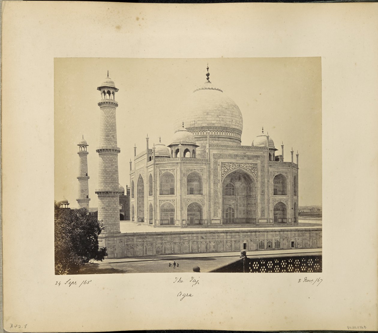 アーグラ; 四角形の角から見たタージ 作： サミュエル・ボーン