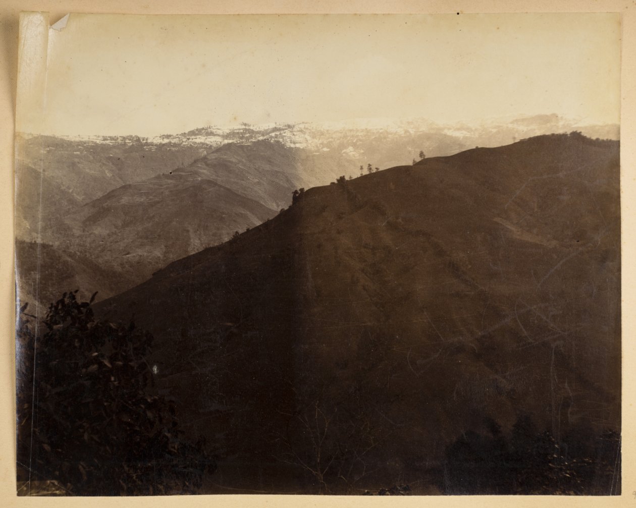 ダージリンの山の風景、  「ダージリンの景色」より、 1880年代（白黒写真） 作： サミュエル・ボーン