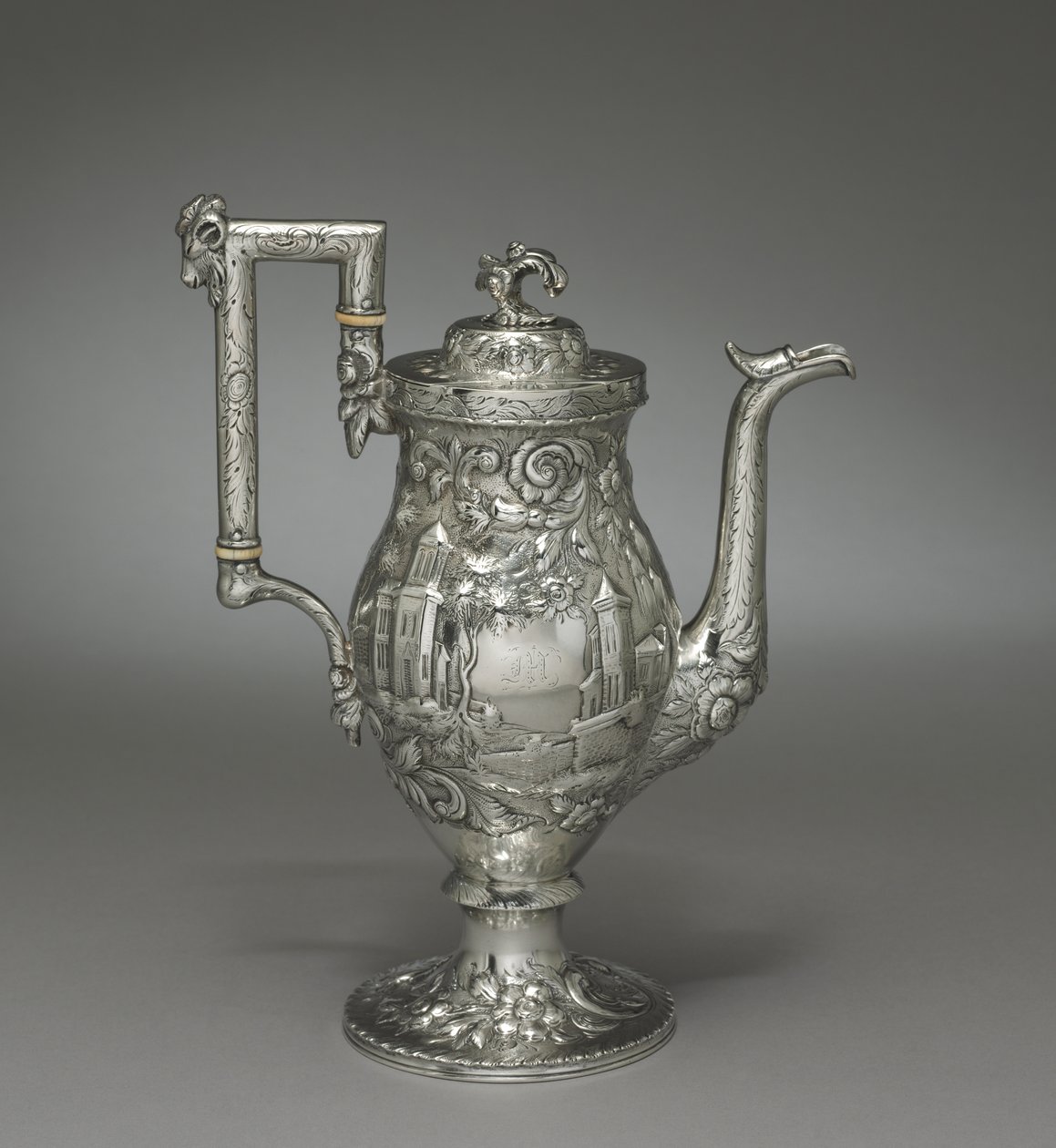 ネオロコココーヒーポット、1840年頃 作： サミュエル・カーク