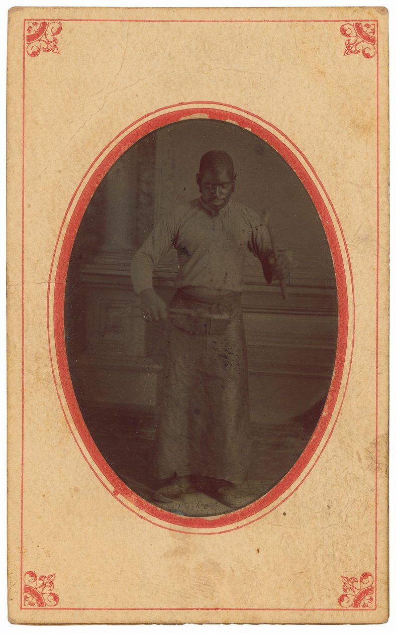 道具を持つ男の肖像,c.1875年（写真） 作： サラ・ルース・ラリマー