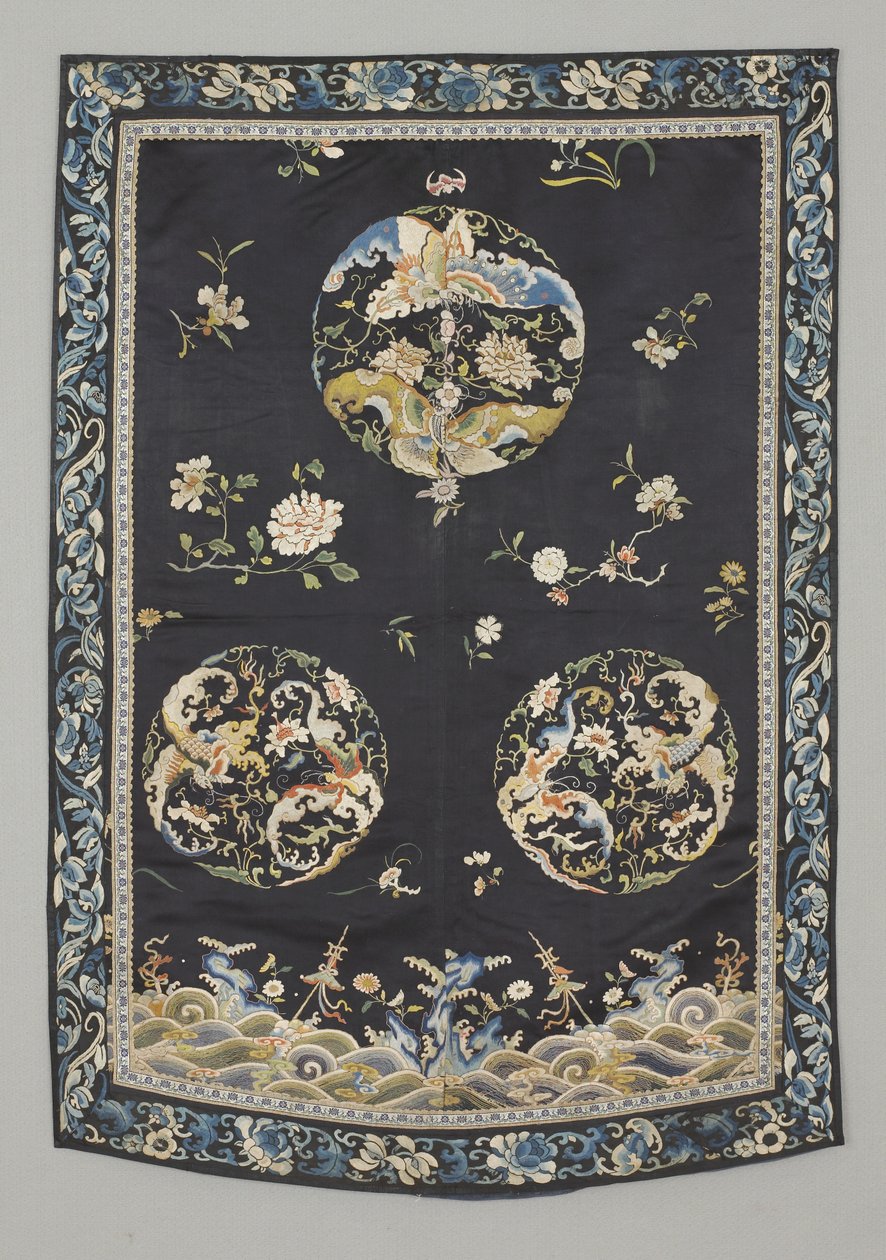 ハンギング 1750-1800年頃 （シルクに刺繍（サテンステッチ）、天然・合成染料
と合成染料) 作： 学校の中国語