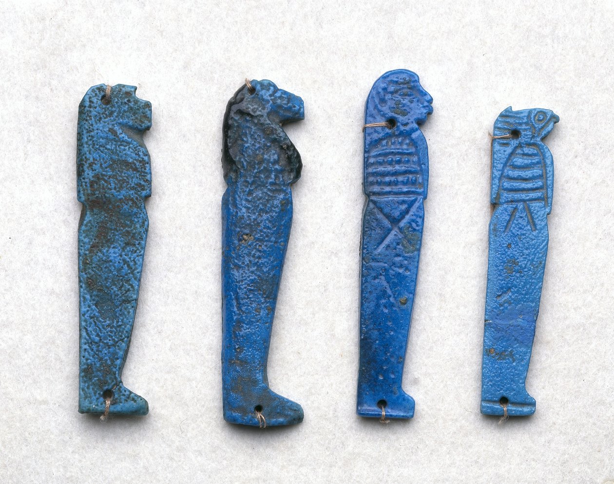ホルスの息子のお守り、ギリシャローマ時代、紀元前332年-西暦395年（青いファイアンス） 作： 学校エジプト人