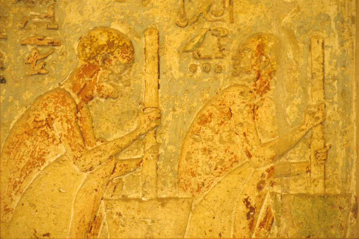 古代エジプト、壁画、ペトシリスの墓、トゥナ・エル・ゲベル、紀元前300年、杵と臼を使う作業員（写真）。 作： 学校エジプト人