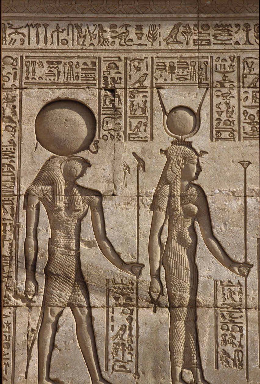 古代エジプト、壁画／彫刻、ファラオから供物を受け取るホルスとイシス、デンデラ、ハトホル神殿（写真） 作： 学校エジプト人