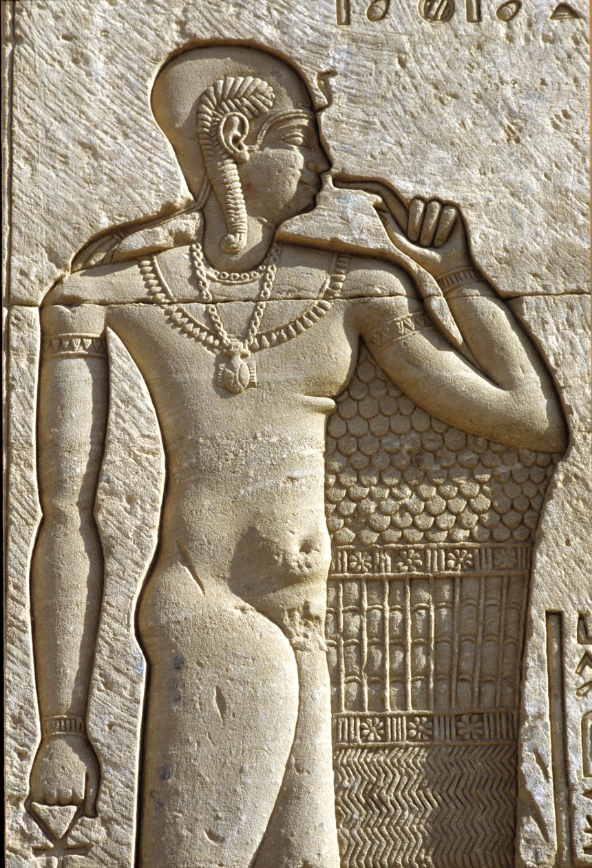 古代エジプト、デンデラ、ハトホル神殿、アムンとムトの息子イヒの壁画（写真） 作： 学校エジプト人