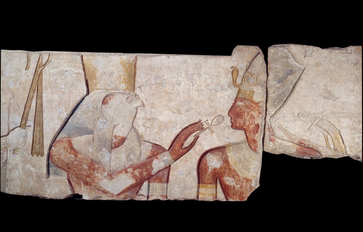 古代エジプトのアート。ラムセス2世は、ホルス、アモン、ハトホルという神々に紹介され、命と王家の紋章を与えられる。ラムセス2世の神殿（アビドス）の石灰岩製低層レリーフ 紀元前1250年頃。第19王朝。新帝国。パリ、ルーヴル美術館（Musee Du Louvre 作： 学校エジプト人