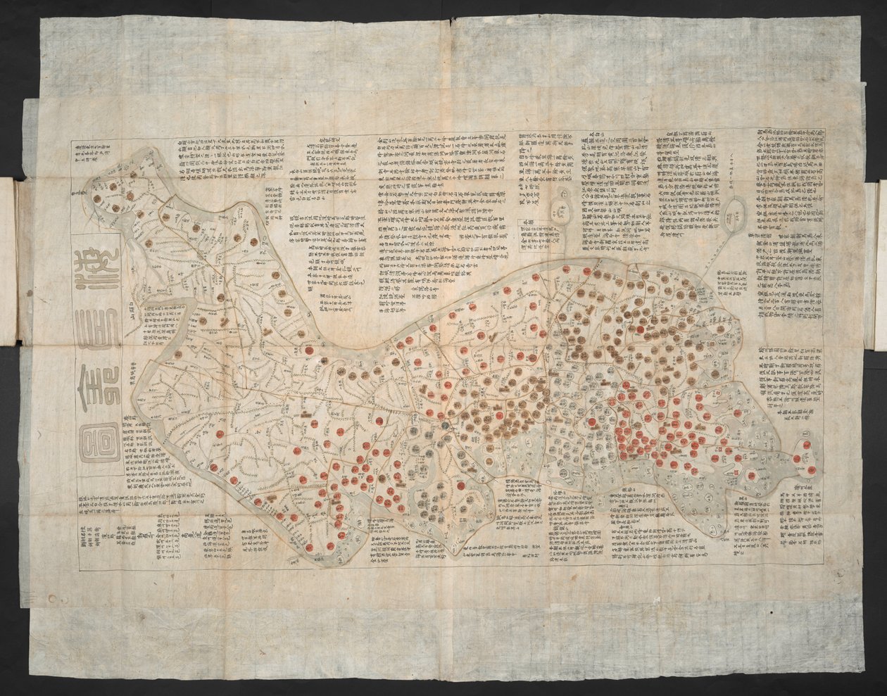 Haejwa chondo - 1820 年頃に最初に作成された朝鮮半島の地図 (色付きの彫刻) 作： 学校韓国語