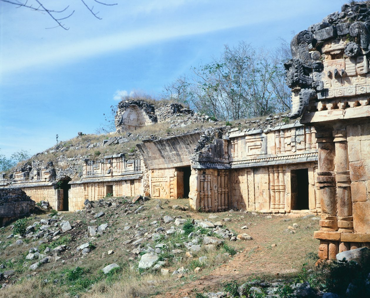 ラブナの宮殿、プウク様式の建物、ユカタン（メキシコ）。マヤ文明。4世紀から10世紀にかけて。 作： マケドニア語学校