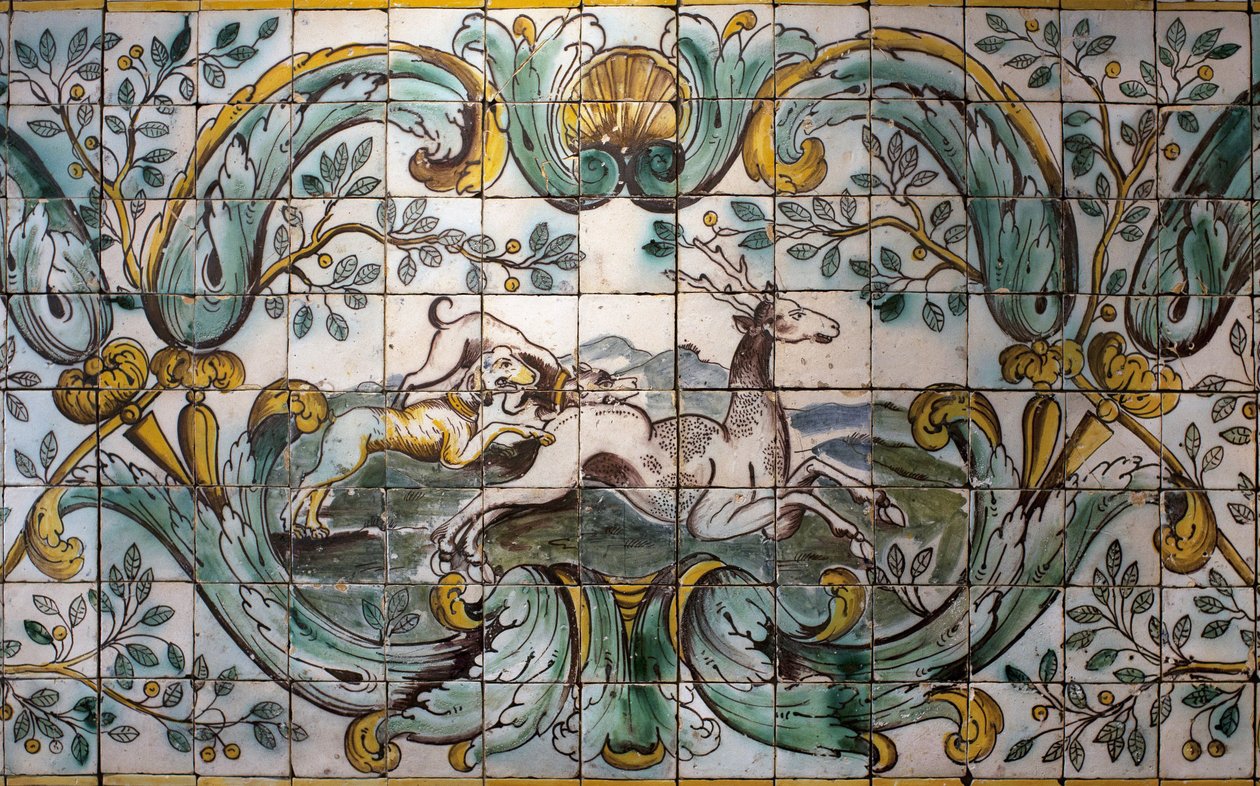 Dogs hunting a deer - Detail of a decorative tile panel from the hunting room of former palace of Praia, a Belem (ポルトガル、リスボン) (Two dogs hunting a deer - decorative panel from the hunting room of former palace of Praia, at Belem) - Musee natio 作： 学校ポルトガル語