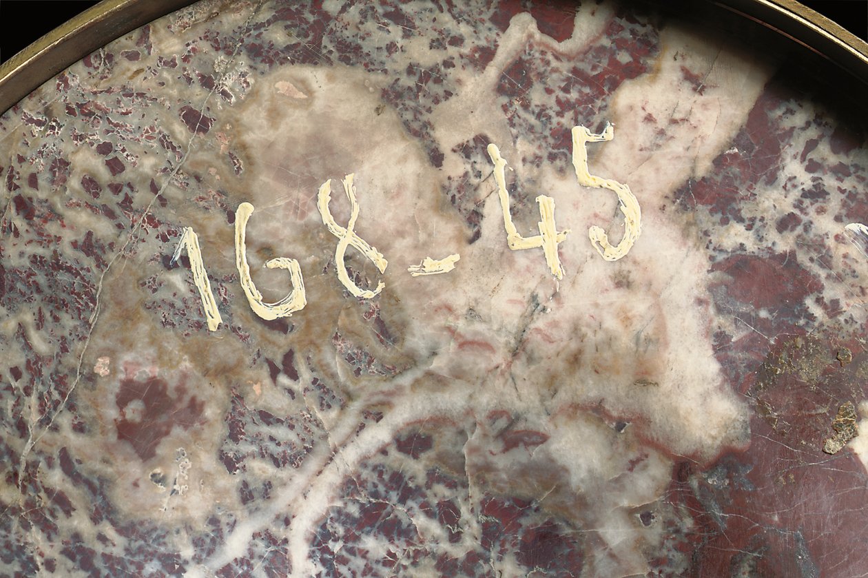 一対の花瓶のうちの1つの詳細、1790年頃（碧玉とオルモルー 作： 学校ロシア語