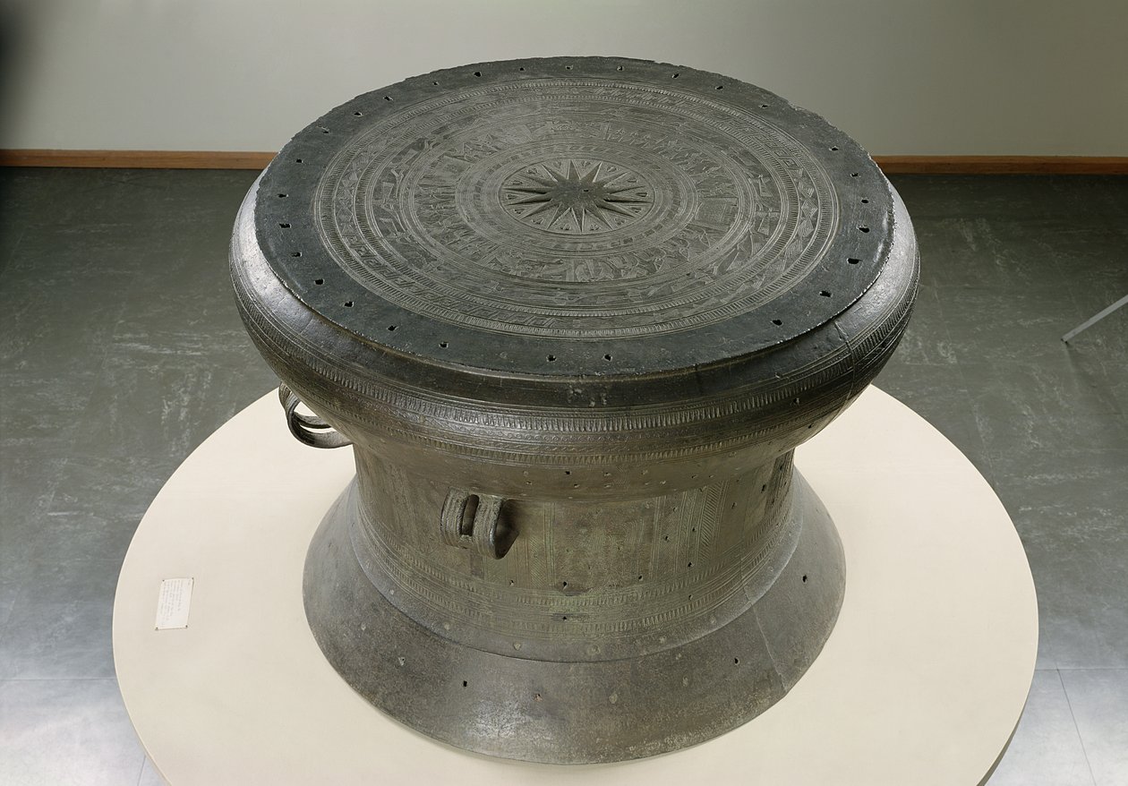 ドンソン式太鼓 前2～前1世紀（ブロンズ）（232894も参照 作： 学校ベトナム語