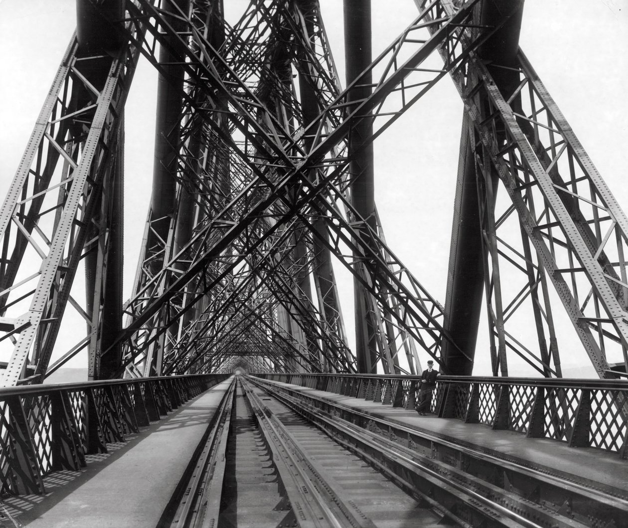 フォース橋、1890年頃 作： スコットランドの写真家