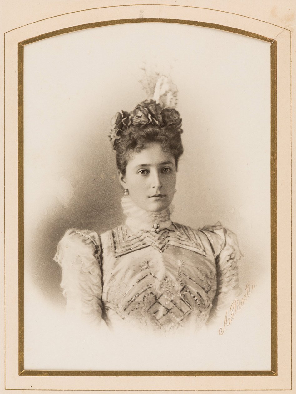 Elisabeth Fiodorovna de Russie (Elisabeth de Hesse Darmstadt) (1864-1918) - ラインのヘッセ王女、ロシアの大公エリザベート フョードロヴナ、レヴィツキー、セルゲイ リヴォヴィッチ (1819-1898)。 アルブミンの写真。 プライベートコレクション 作： セルゲイ・リボヴィッチ・レヴィツキー
