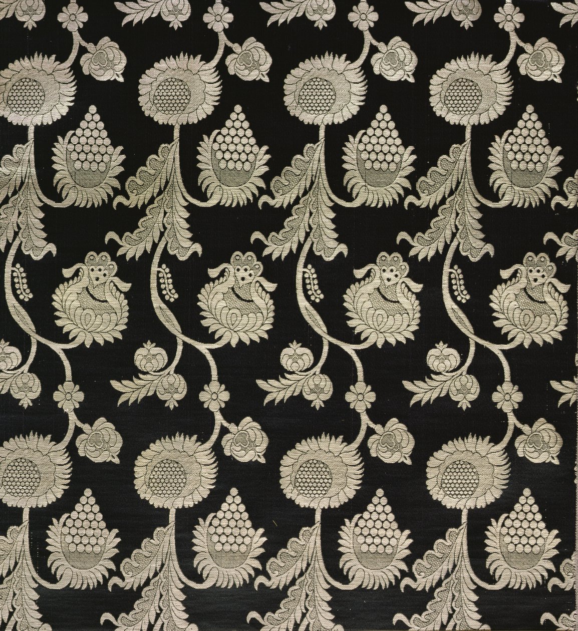 Olovyanishnikov Manufactory Halk-Silk Satin、20世紀初頭（テキスタイル） 作： セルゲイ・ヴァシコフ