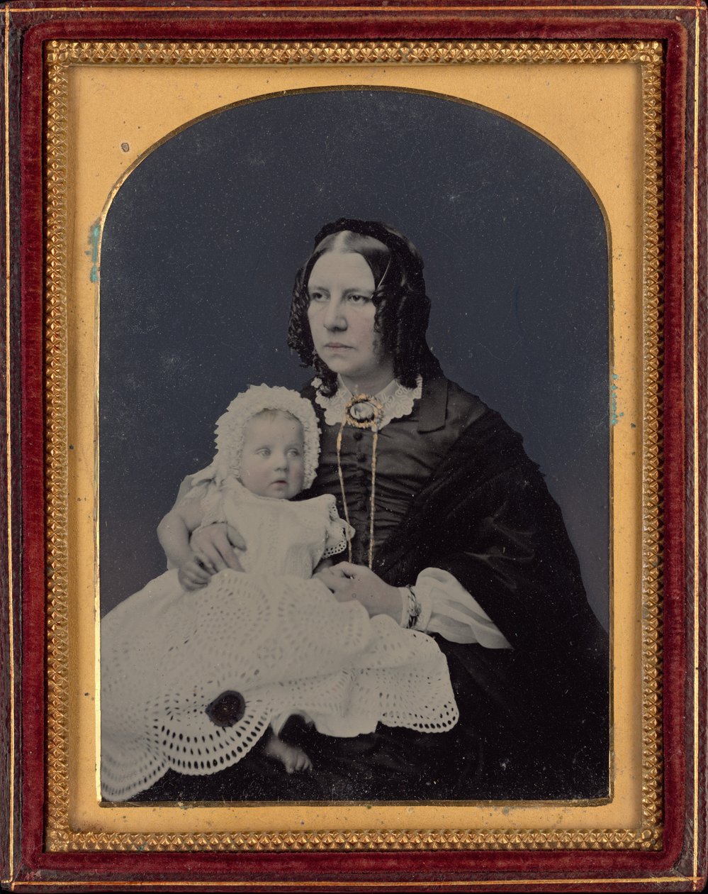 女性と赤ん坊の肖像,c.1855年（写真） 作： Silas Eastham
