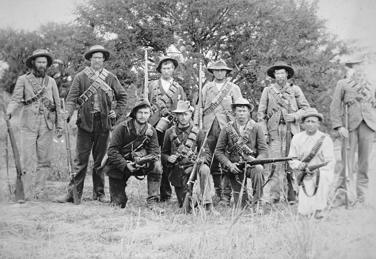 ドイツのマウザーライフル1895年式で武装したボーア軍のコマンドー（モノクロ写真 作： 南アフリカの写真家
