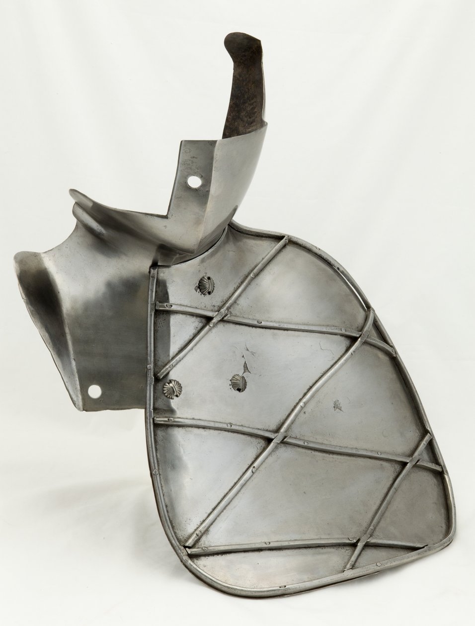 傾斜ターゲットによる強化ベバー、c.1560（鋼） 作： 南ドイツ語学校