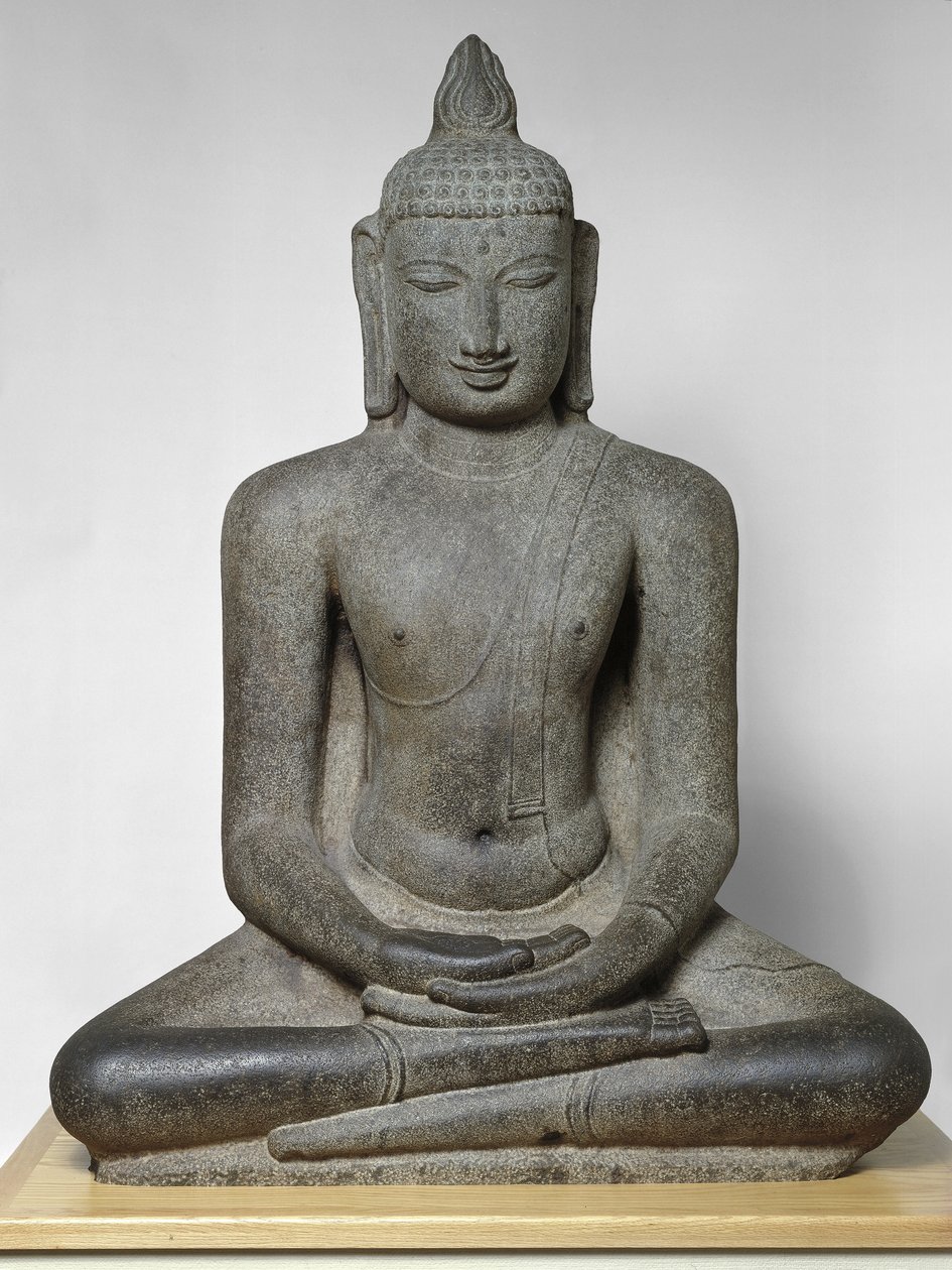 仏陀釈迦牟尼瞑想（ディアナムドラ）、チョーラ朝、12世紀頃（花崗岩） 作： 南インド学校