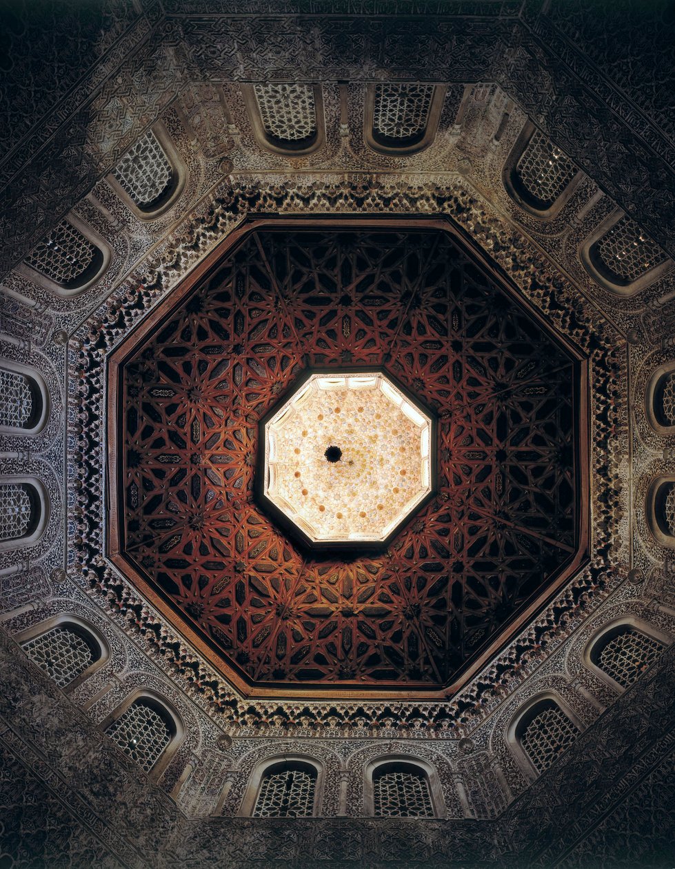 1349年に建てられたスペイン・グラナダのマドラサの天井（写真 作： スペイン語学校