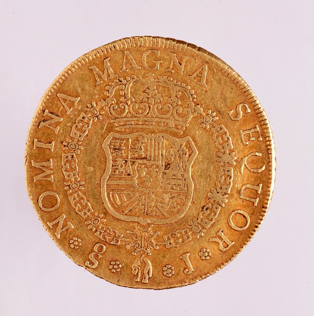 スペインの金貨（8エクウス）：フェルディナンド（フェルディナンド）6世（1746-1759）の時代。1759年 直径3.5cm ナポリ、ムゼオ・アルケオロジコ 作： スペイン語学校