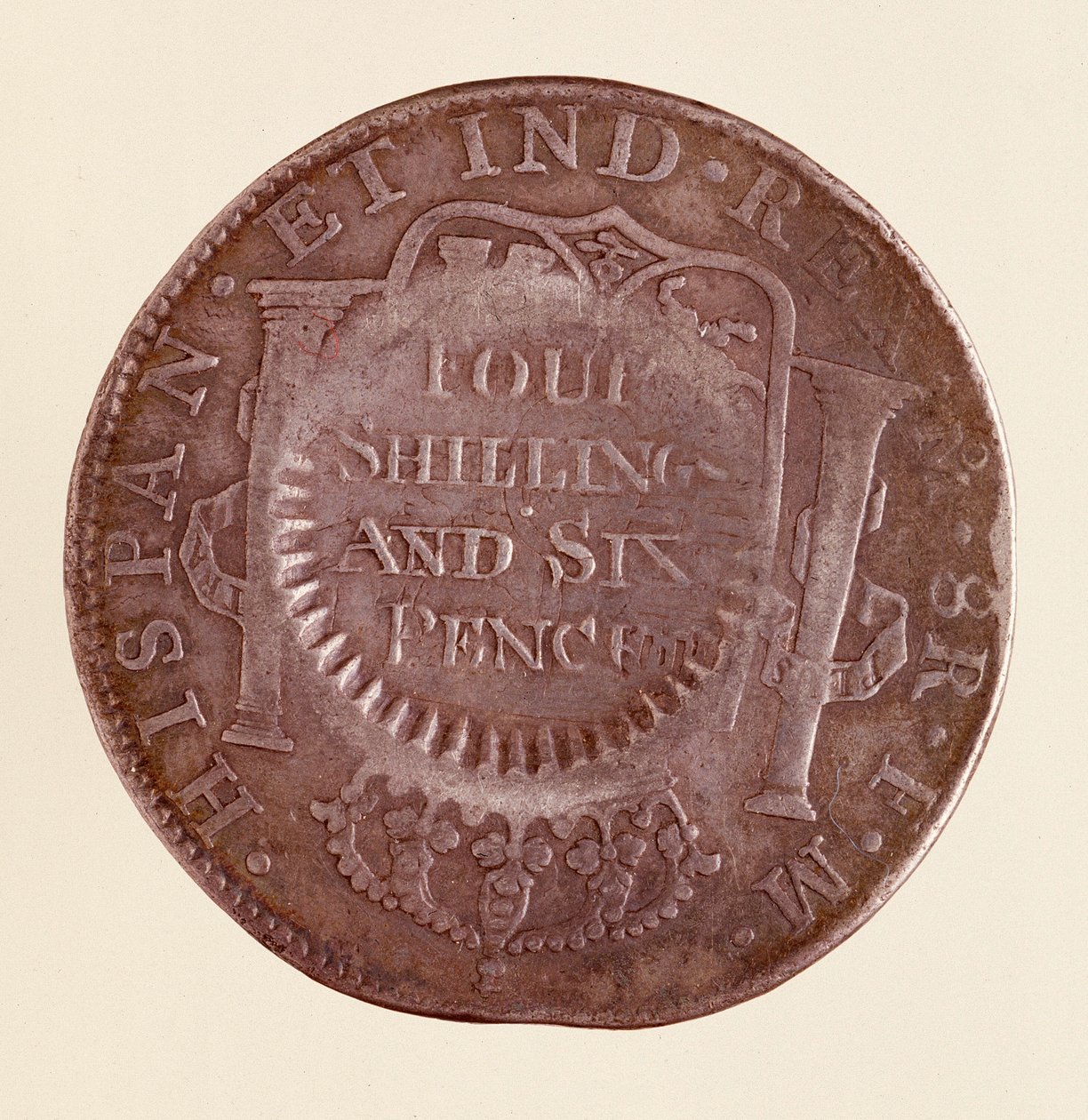 スペインの銀貨（8レアル）：チャールズ3世の時代（1759〜1788年）。1777年、1787年のカウンターマーク付き。直径3.9cm ナポリ、考古学博物館 作： スペイン語学校