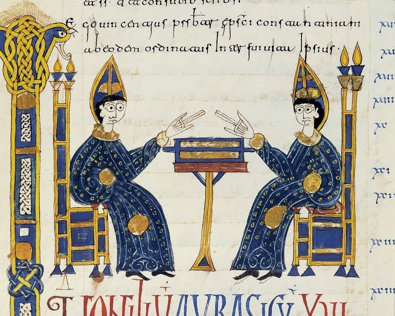 写本の前に座る2人のカトリック司教（『Glosas Emilianenses』の細密画、992～994年）（彩色写本 作： スペイン語学校