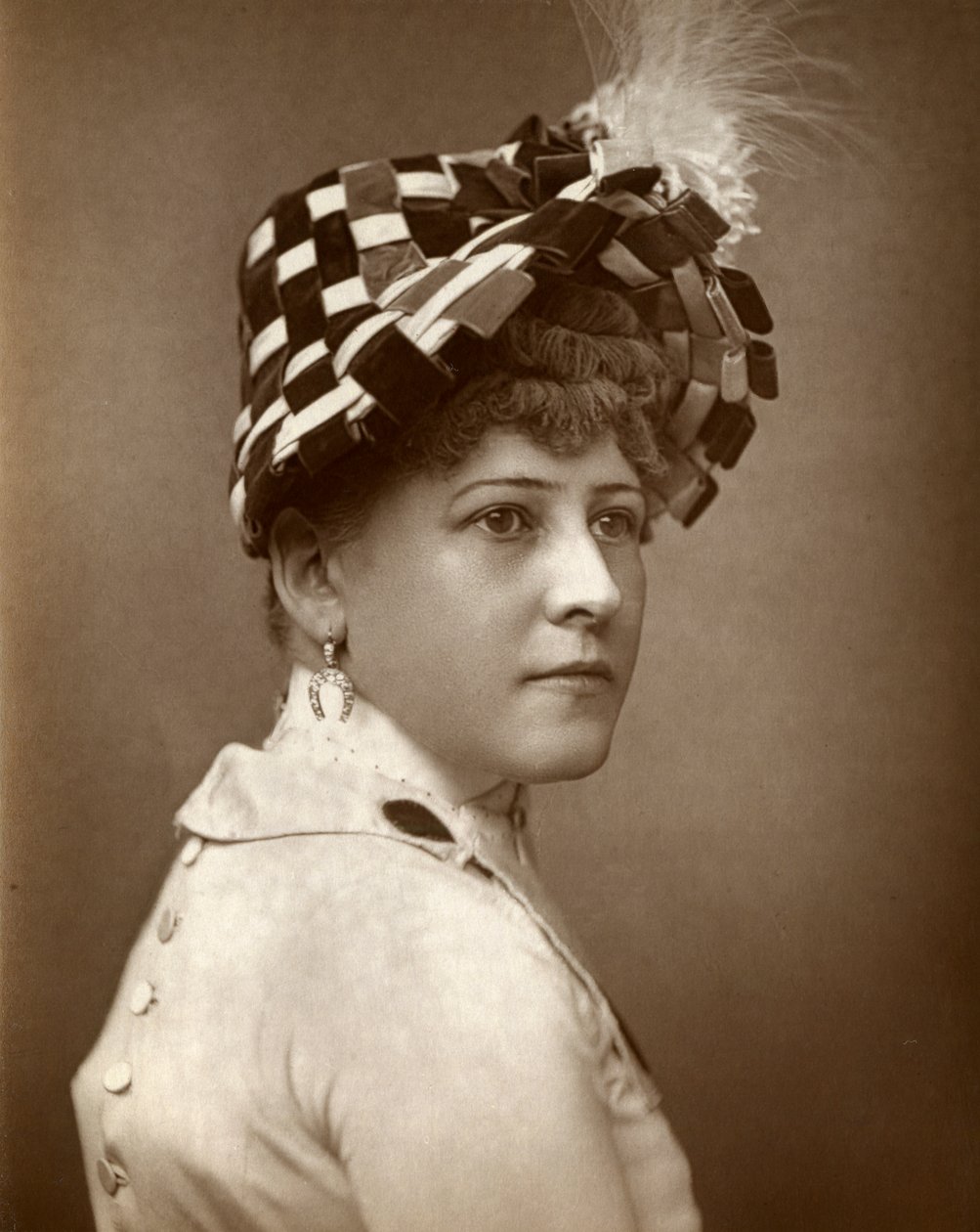 ケイト・マンロー、女優、1883年 作： セントジェームズ写真会社