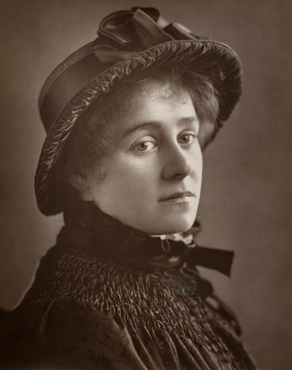 ケイト・ローク、イギリスの女優、1883年 作： セントジェームズ写真会社