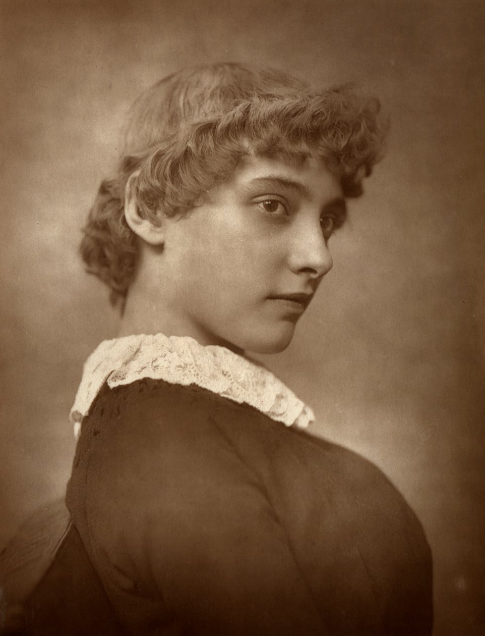 マリー・リンデン、女優、1883年 作： セントジェームズ写真会社