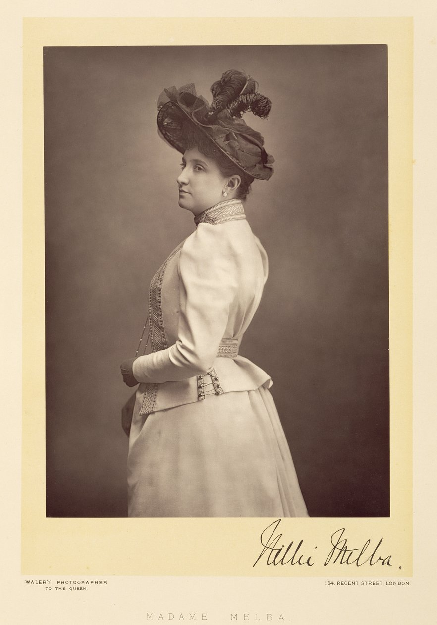 Dame Nellie Melba（1861-1931）、オペラソプラノ、ポートレート写真（セピア写真） 作： スタニスラウス・ワレリー