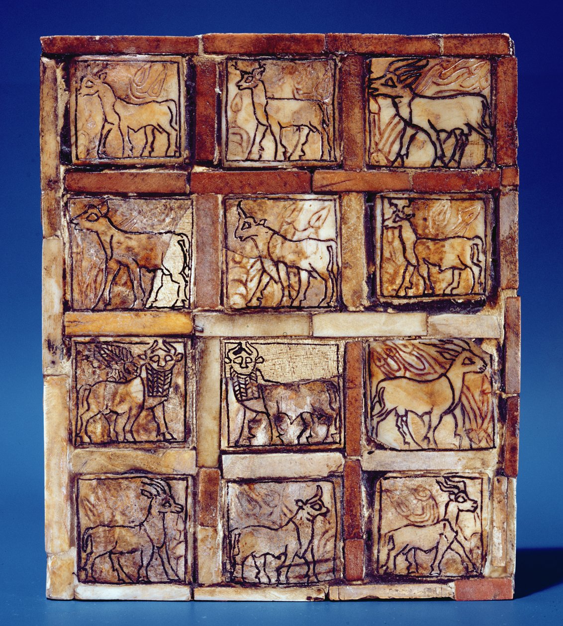 イラクの野原と森の動物を描いたゲームボード、紀元前2500年頃（木） 作： シュメール人