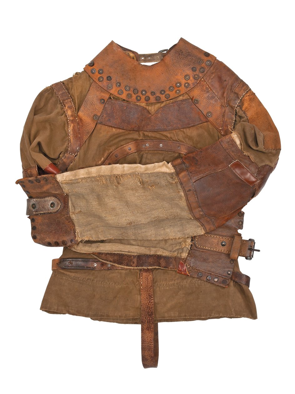 ハリー・フーディーニが所有する拘束衣、1915年頃（カーキ色のキャンバス、革、金属のリベット） 作： Swanfeldt Tent and Awning Co.