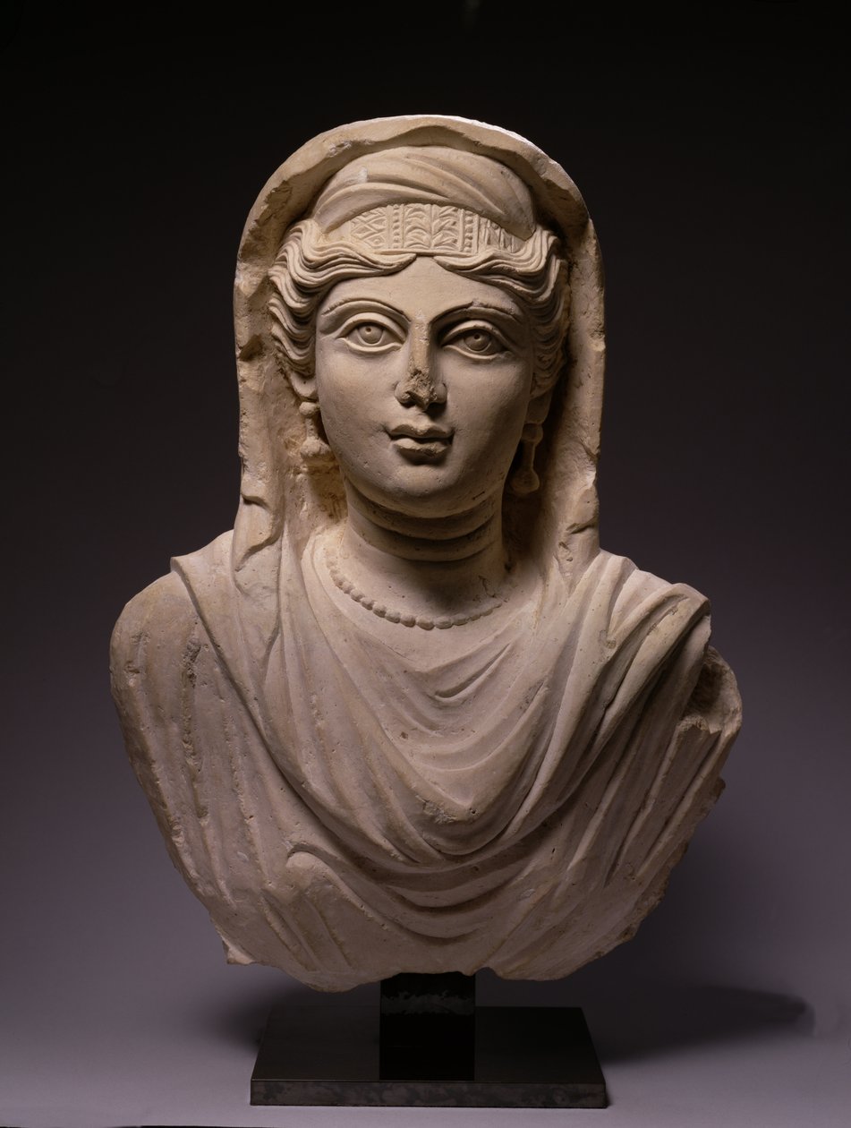女性の胸像、パルミラ出身、西暦2世紀半ば（石灰岩） 作： シリア人