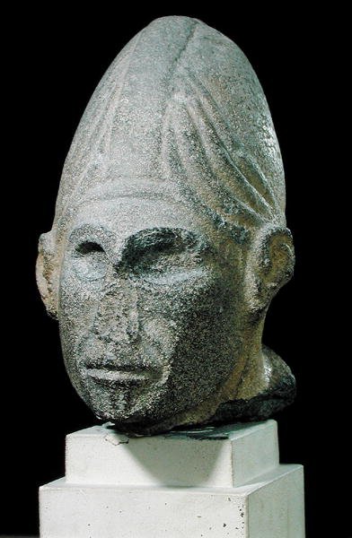 北シリアのジャッビル出身のシリアの神の頭、紀元前1700〜1600年（玄武岩）（231225も参照） 作： シリアシリア