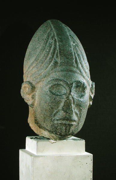 北シリアジャッビル出身のシリアの神の頭、紀元前1700年〜1600年（玄武岩）（223210も参照） 作： シリアシリア