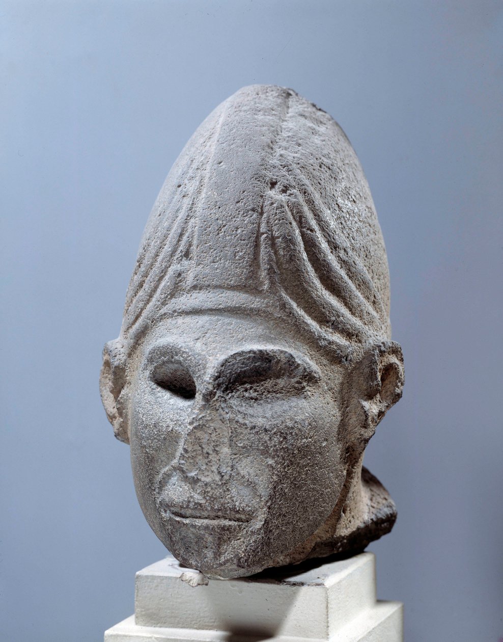 東洋のアンティーク：シリアの神の頭部。紀元前2500年頃、シリアのジャブールから。パリ、ルーブル美術館 作： シリアシリア
