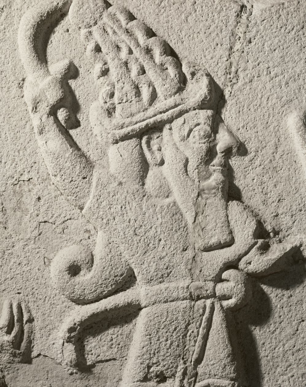 神と一緒に捧げ物をするスルメリ王、神の細部 作： シリアシリア