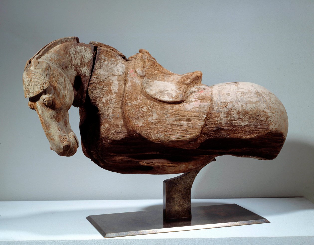 中国のアート。木馬。唐の時代（618年から907年）の彫刻。パリ、セルヌスキ美術館。