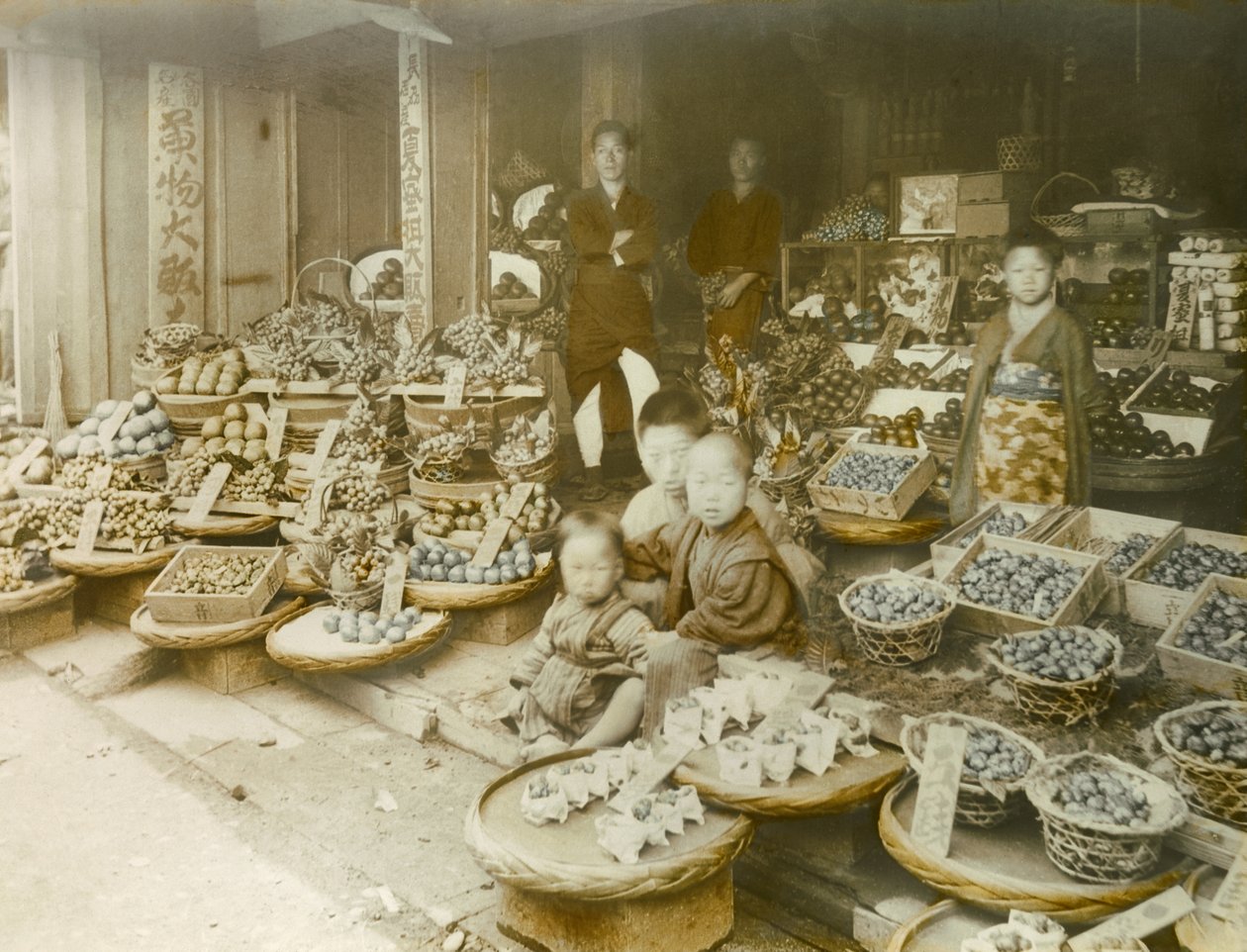 1900年～1915年頃の日本の果物屋（写真撮影） 作： 