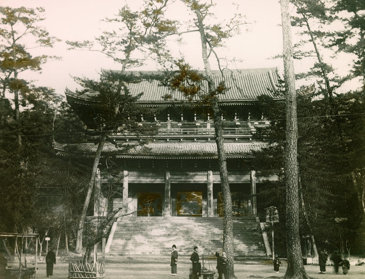 1900～1915年頃、京都・東山、知恩院山門（写真） 作： 
