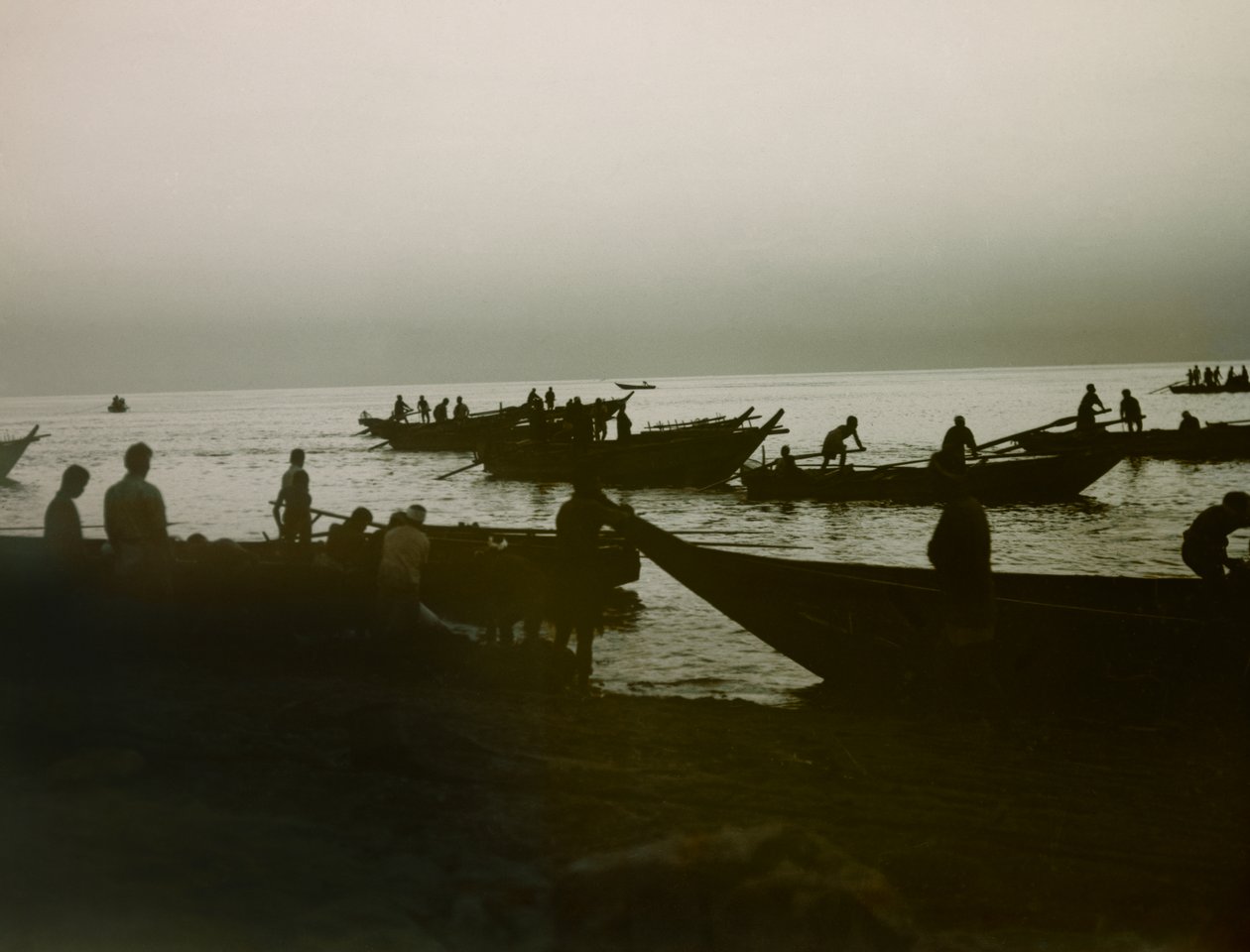 海上の日本人漁師、1900年～1915年頃（写真） 作： 