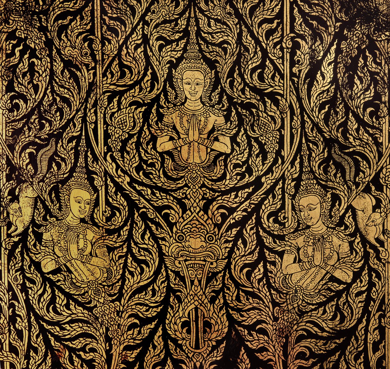 キャビネットの詳細（漆木材） 作： タイの学校