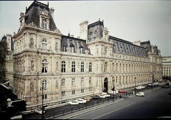 1873年から82年にかけて建てられた、Hotel de Villeの後部ファサード 作： セオドアとデペルテス・バル