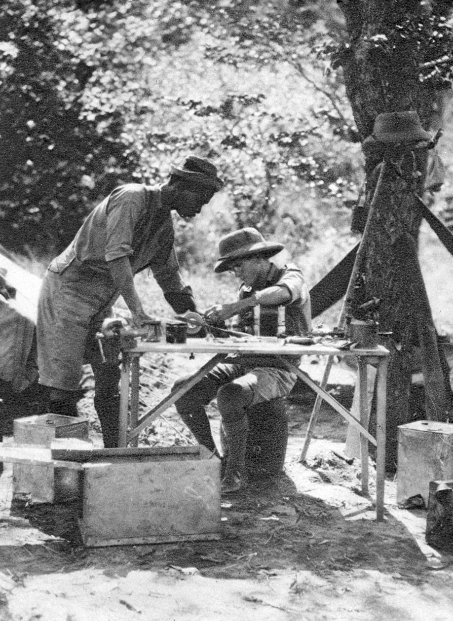 Errol HindsとJulius Mapata、リビングストンからブロークンヒル、北ローデシア、1925年1927年 作： トーマス・A・グローバー