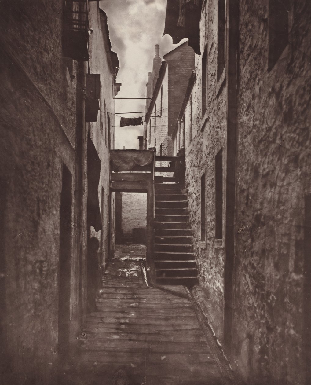 プレート 32: Close, No. 128 Saltmarket, 1868-1871, print 1877. 作： トーマス・アナン