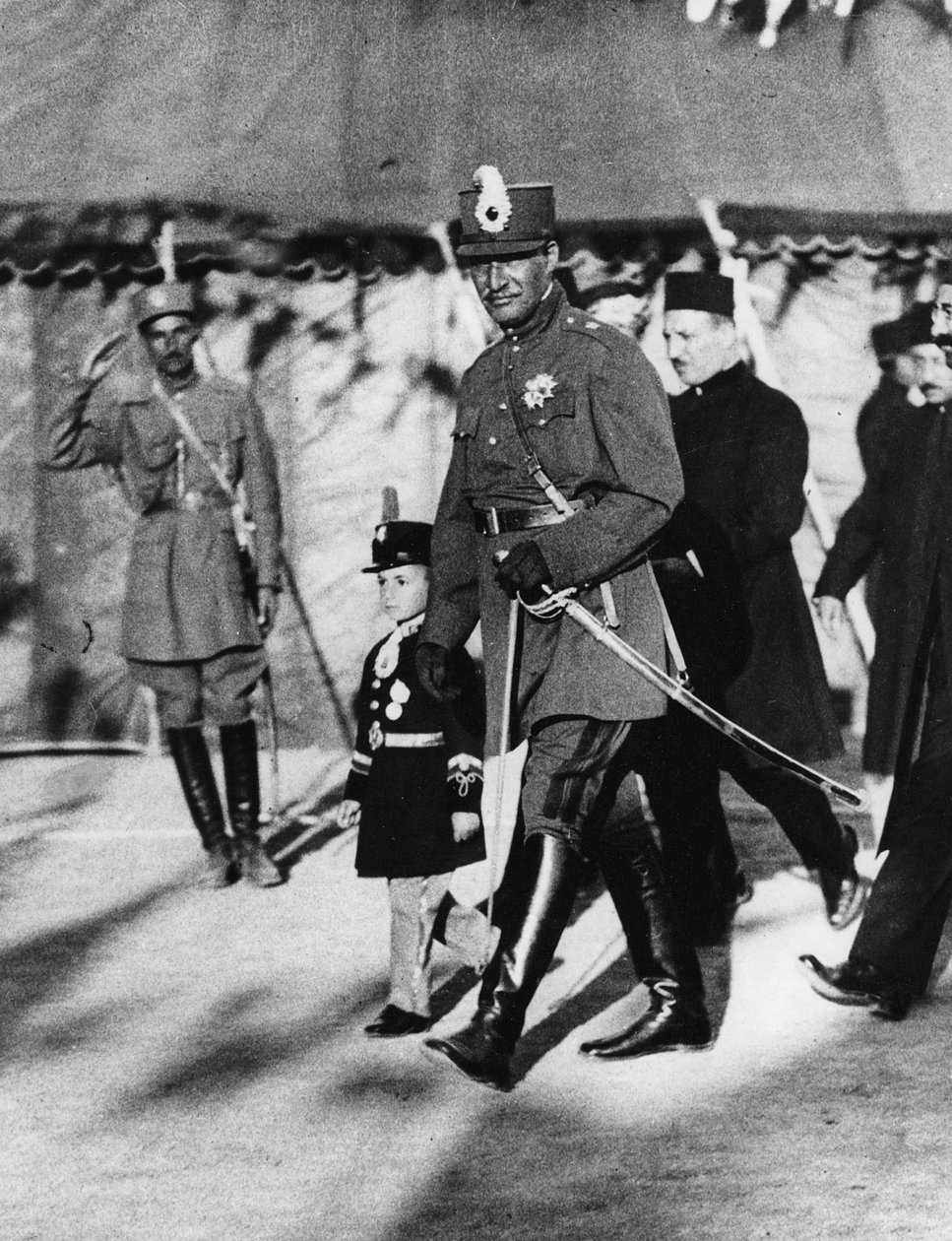 ペルシャのシャーパフラビと息子の皇太子、1926年4月 作： トーマスE.とホレスグラントグラント